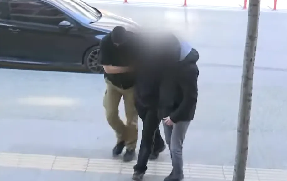 &Kappa;&alpha;&lambda;&alpha;&mu;&alpha;&rho;&iota;ά: &Sigma;&tau;&eta;&nu; &kappa;&alpha;&rho;&delta;&iota;ά &mu;&alpha;&chi;&alpha;ί&rho;&omega;&sigma;&alpha;&nu; &tau;&omicron; &theta;ύ&mu;&alpha; - &Pi;&omicron;&iota;&nu;&iota;&kappa;ή &delta;ί&omega;&xi;&eta; &sigma;&tau;&omicron;&nu; 23&chi;&rho;&omicron;&nu;&omicron;