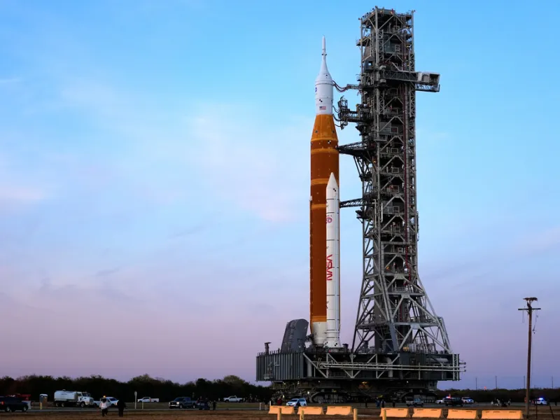 NASA: «Εντός χρονοδιαγράμματος» η εκτόξευση στη σελήνη μετά από 50 χρόνια