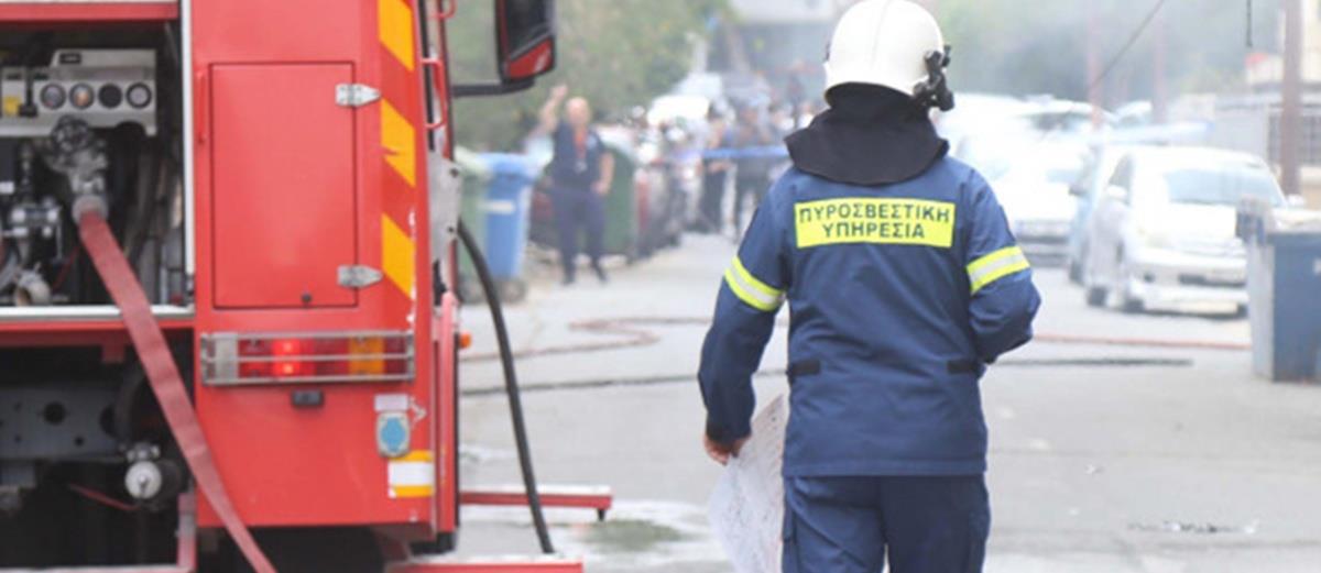 Πτώσεις δέντρων και ζημιές σε οχήματα από τα έντονα καιρικά φαινόμενα