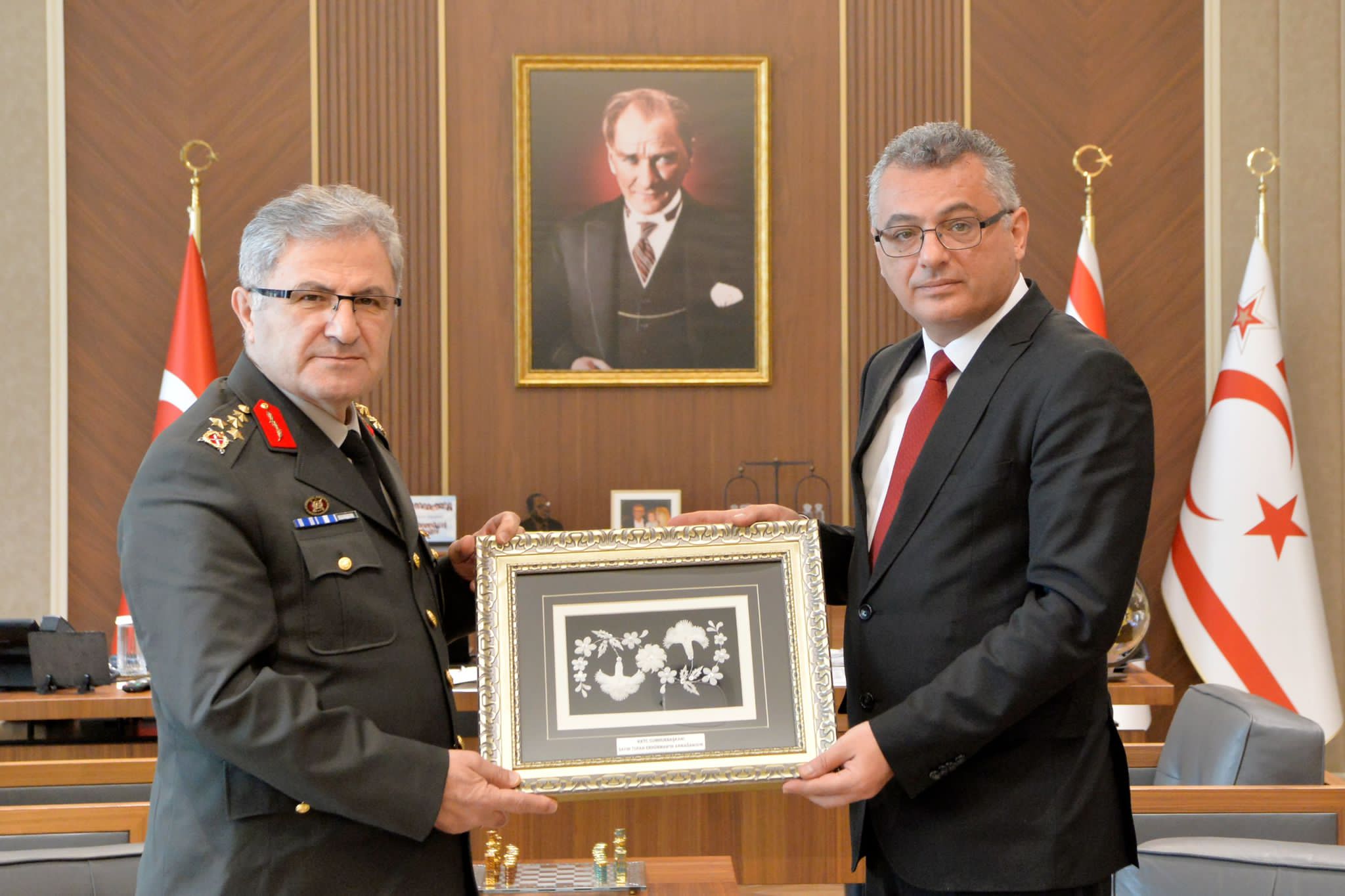 Συνάντηση Ερχιουρμάν με Αρχηγό Χερσαίων Δυνάμεων της Τουρκίας  (ΒΙΝΤΕΟ)