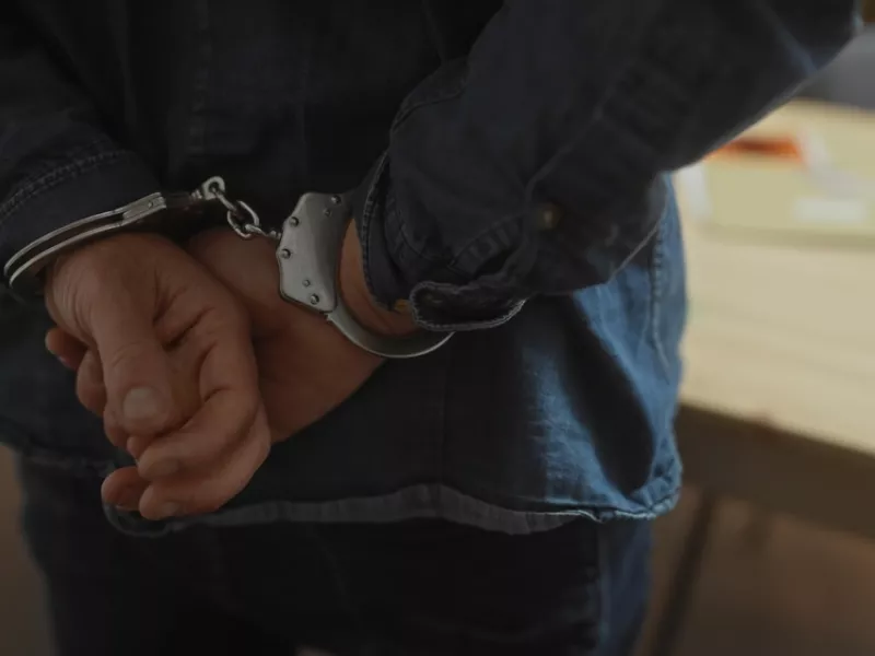 Ελλάδα: Χειροπέδες σε 84χρονο για διακίνηση ναρκωτικών