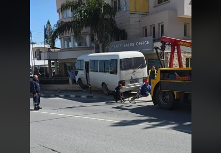 &Lambda;&epsilon;&upsilon;&kappa;&omega;&sigma;ί&alpha;: &Tau;&rho;&omicron;&chi;&alpha;ί&omicron; &alpha;&tau;ύ&chi;&eta;&mu;&alpha; &mu;&epsilon; &lambda;&epsilon;&omega;&phi;&omicron;&rho;&epsilon;ί&omicron; &pi;&omicron;&upsilon; &pi;&rho;ό&sigma;&kappa;&rho;&omicron;&upsilon;&sigma;&epsilon; &sigma;&epsilon; &pi;&epsilon;&rho;&iota;&tau;&omicron;ί&chi;&iota;&sigma;&mu;&alpha; &kappa;&tau;&iota;&rho;ί&omicron;&upsilon;