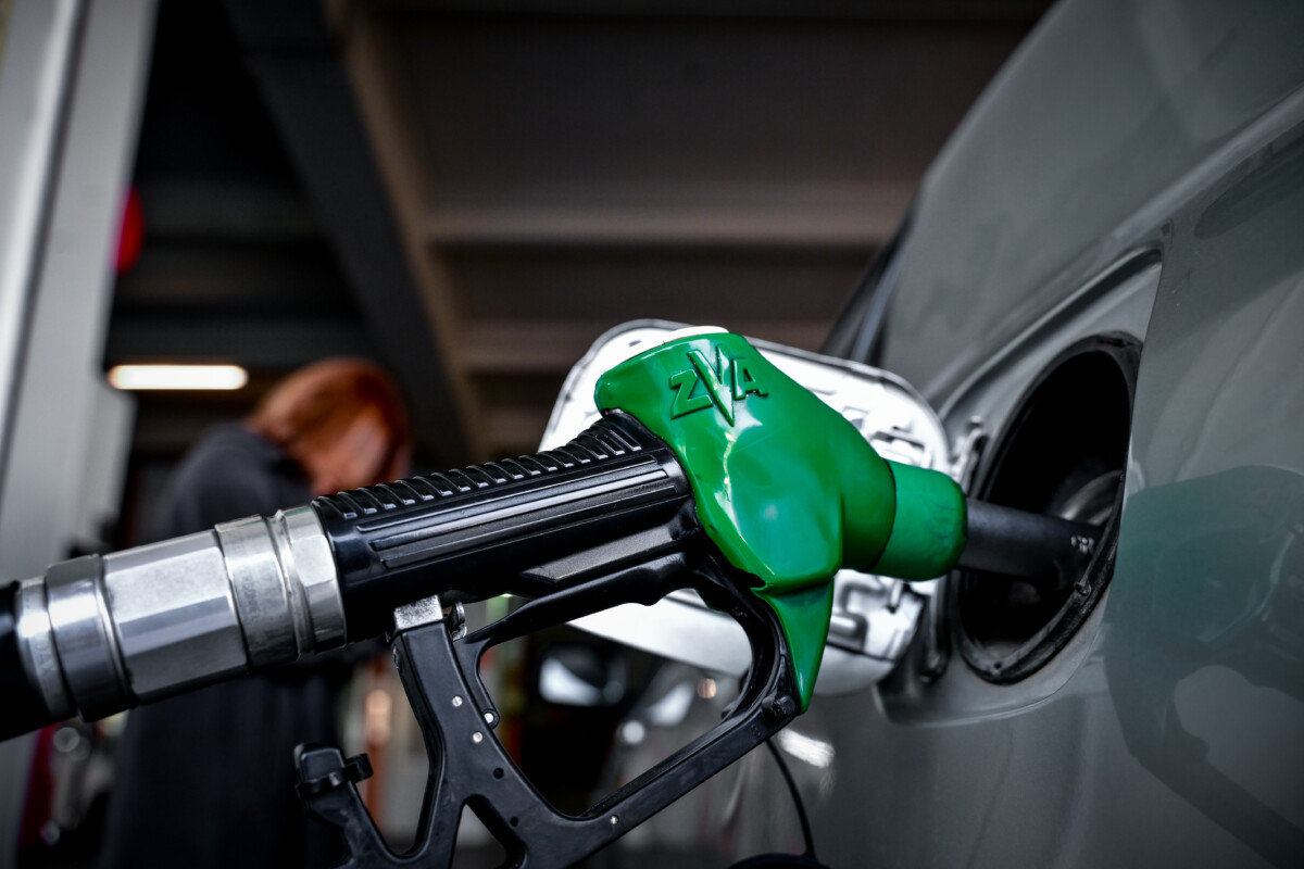 &Kappa;&Epsilon;: &Delta;&epsilon;ύ&tau;&epsilon;&rho;&eta; &phi;&theta;&eta;&nu;ό&tau;&epsilon;&rho;&eta; &beta;&epsilon;&nu;&zeta;ί&nu;&eta; &sigma;&tau;&eta;&nu; &Epsilon;&Epsilon; &eta; &Kappa;ύ&pi;&rho;&omicron;&sigmaf;- &Sigma;&tau;&alpha;&theta;&epsilon;&rho;ή &eta; &kappa;&alpha;&tau;ά&sigma;&tau;&alpha;&sigma;&eta;