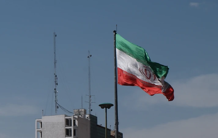 &Iota;&rho;ά&nu;: &Kappa;&alpha;&lambda;&epsilon;ί &tau;&omicron;&nu; &lambda;&alpha;ό &nu;&alpha; &delta;&iota;&alpha;&delta;&eta;&lambda;ώ&sigma;&epsilon;&iota; &laquo;&gamma;&iota;&alpha; &nu;&alpha; &alpha;&nu;&alpha;&tau;&rho;έ&psi;&epsilon;&iota; &tau;&iota;&sigmaf; &sigma;&upsilon;&nu;&omega;&mu;&omicron;&sigma;ί&epsilon;&sigmaf;&raquo; &tau;&omicron;&upsilon; &epsilon;&chi;&theta;&rho;&omicron;ύ