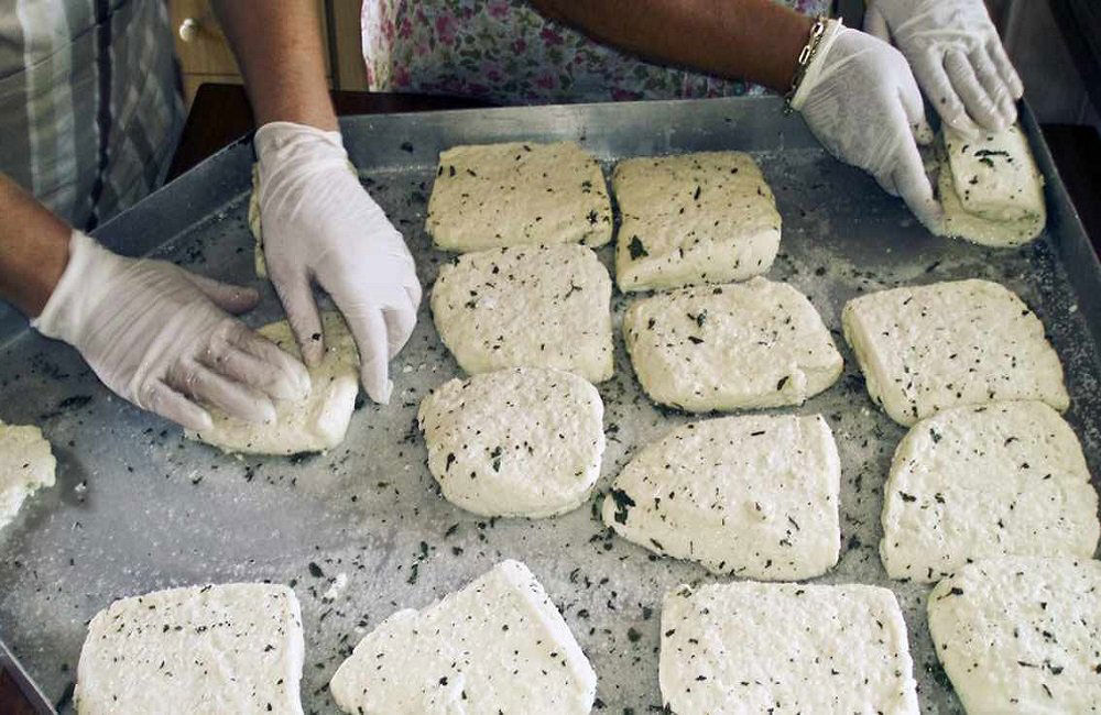 Τυροκόμοι: Διαχειρίσιμη η κατάσταση για το χαλλούμι αν περιοριστεί ο ιός