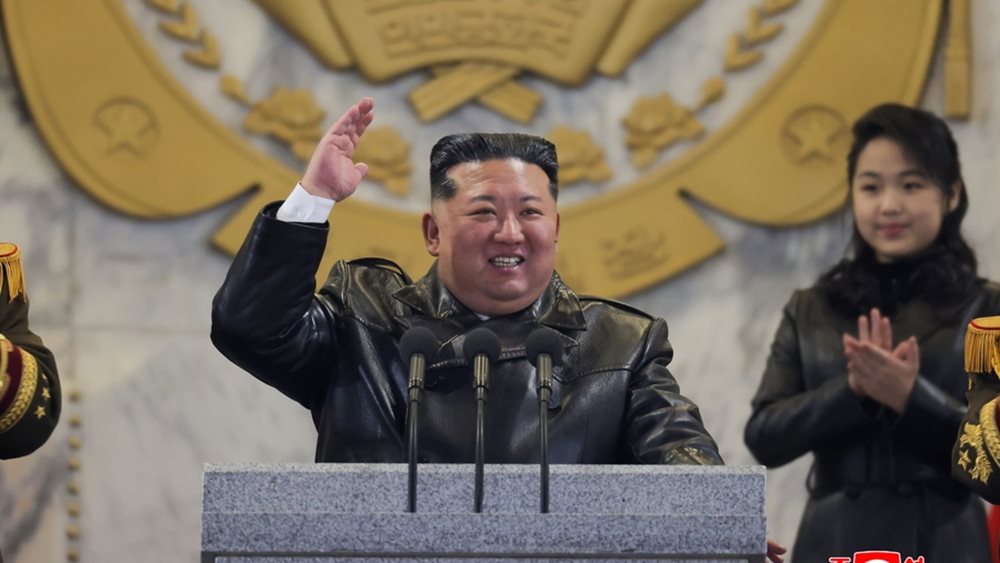 North Korea: Kim Jong Un and Daughter Test New Tank