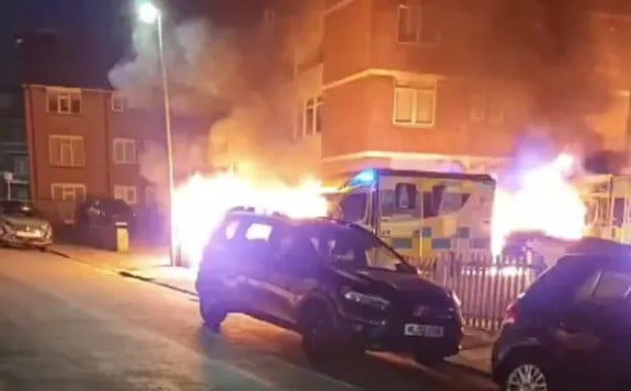 Λονδίνο: Στις φλόγες ασθενοφόρα εβραϊκής οργάνωσης-Τι ψάχνει η Αστυνομία (VID)