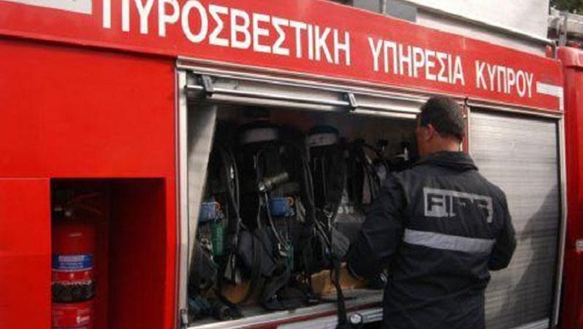 Κακόβουλη πυρκαγιά σε χώρο κολύμβησης στα Λατσιά — Ζημιές σε εξοπλισμό