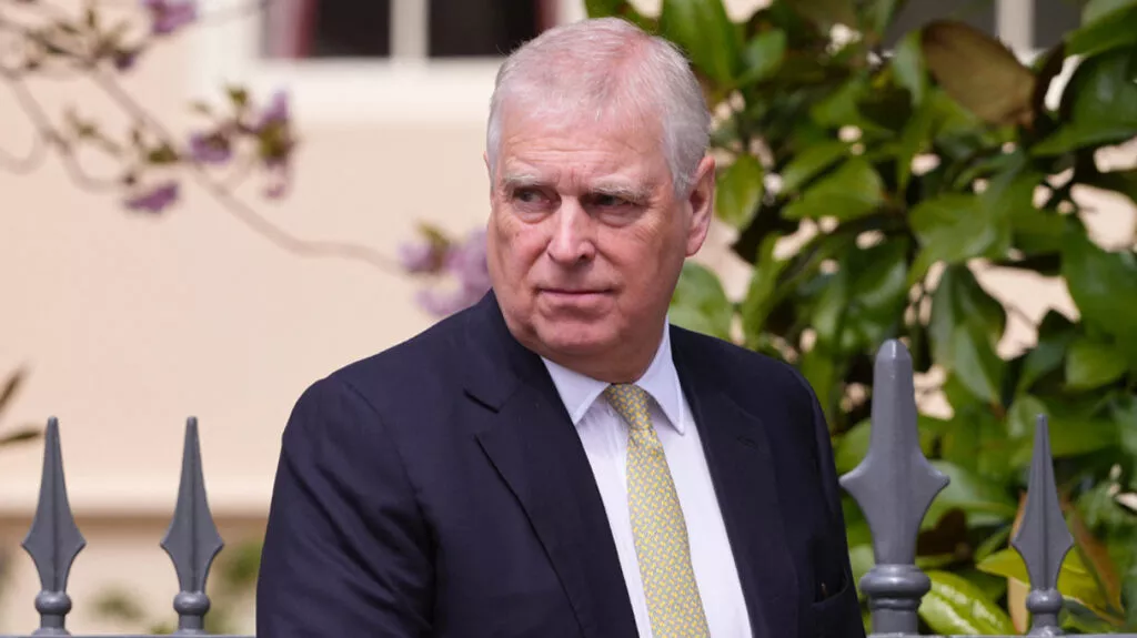 Πρίγκιπας Άντριου: Εμφανίστηκε δημόσια μετά τη σύλληψη για το σκάνδαλο Έπστιν