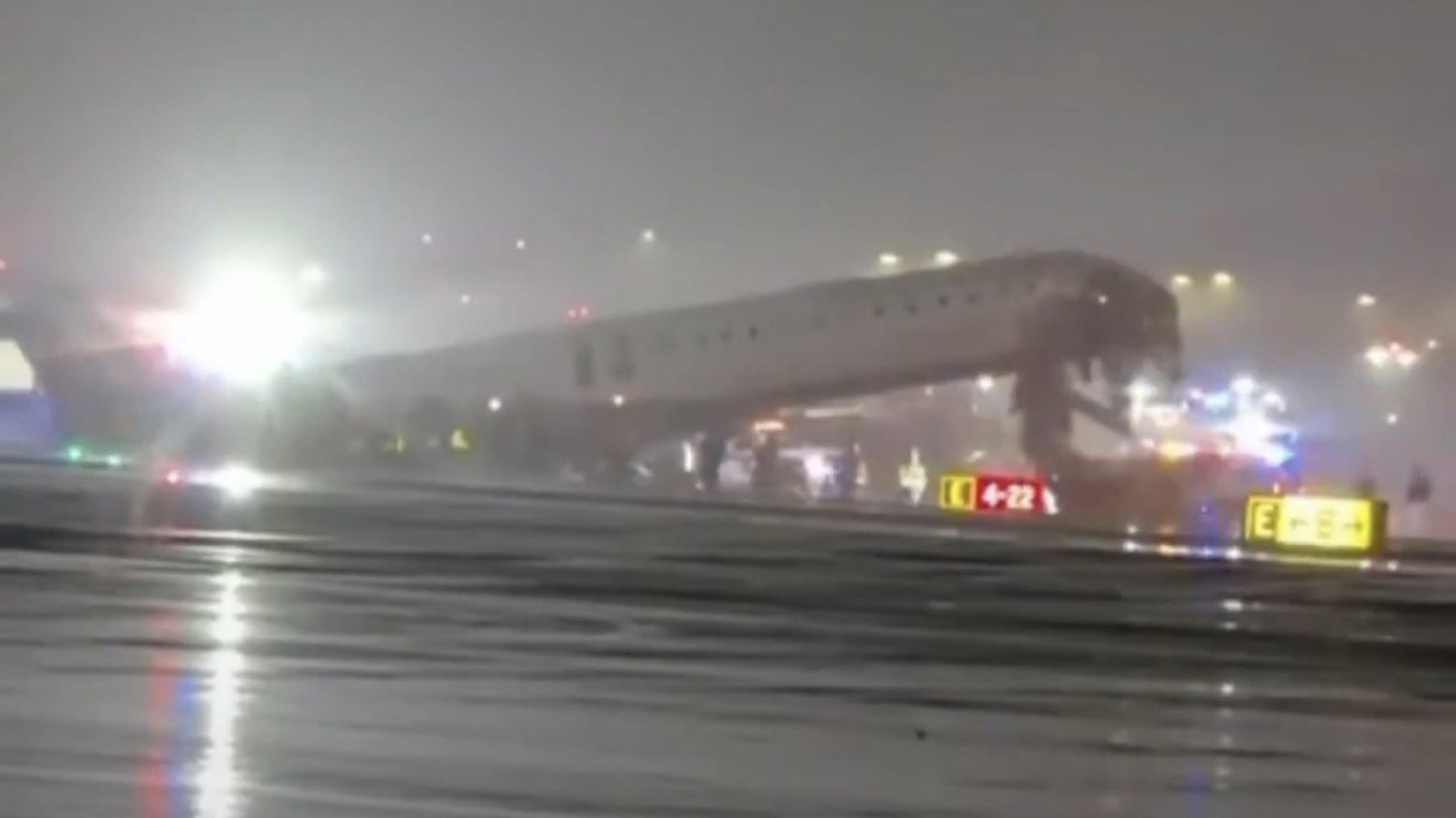 Η στιγμή της σύγκρουσης αεροσκάφους της Air Canada με πυροσβεστικό όχημα