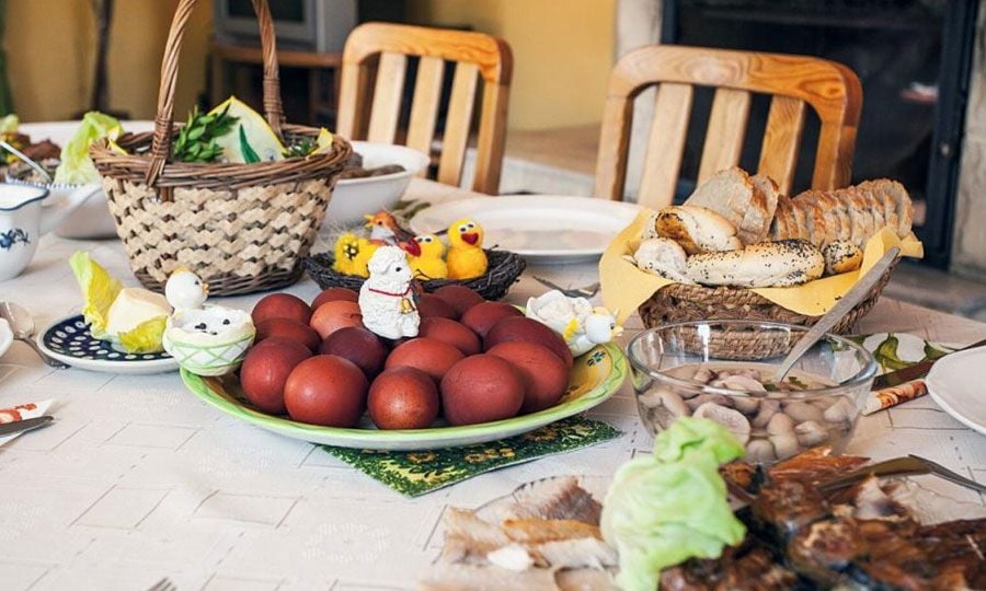 Καθησυχάζουν οι υπεραγορές: Κανονικά το πασχαλινό τραπέζι, με σταθερές τιμές