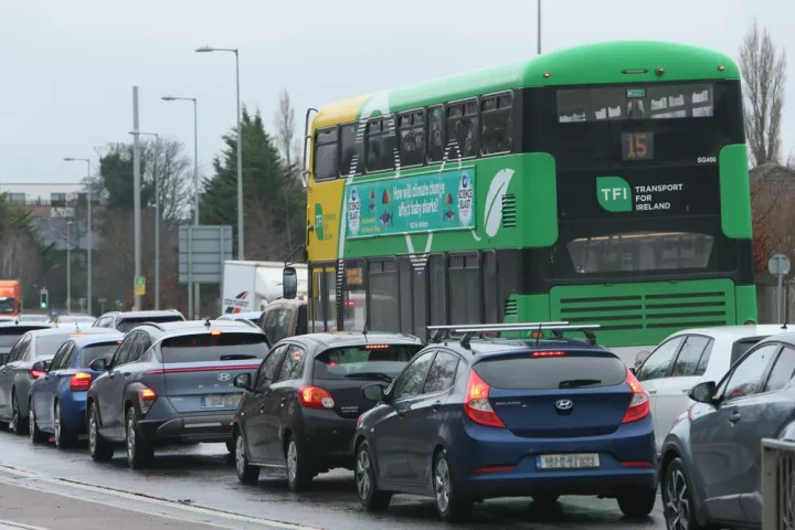 Ιρλανδία: Μειώνει ειδικό φόρο κατανάλωσης καυσίμων λόγω πολέμου Μ. Ανατολής