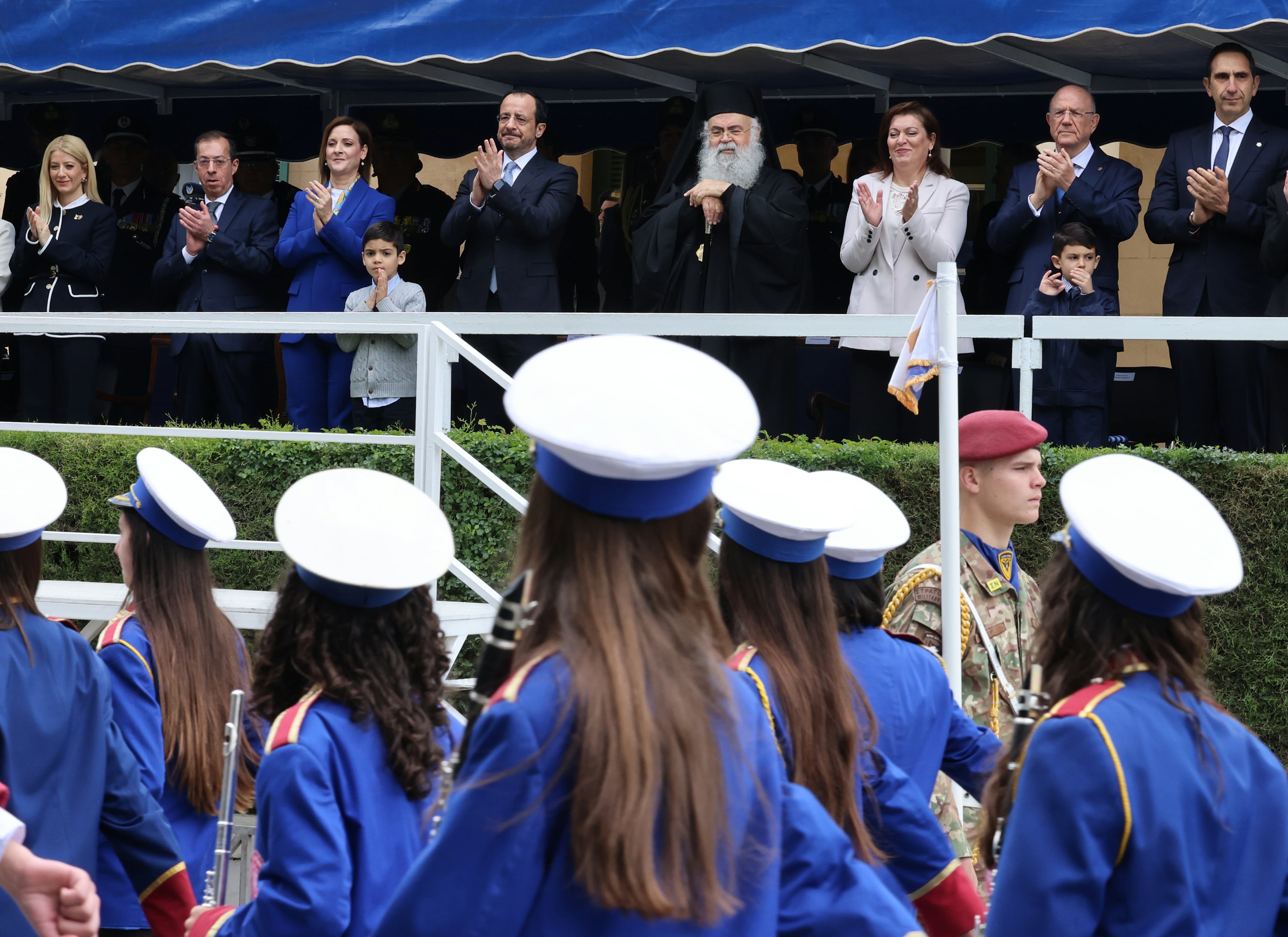 Έ&lambda;&lambda;&eta;&nu;&alpha;&sigmaf; &Pi;&rho;έ&sigma;&beta;&eta;&sigmaf;: &Eta; &Epsilon;&lambda;&lambda;ά&delta;&alpha; &theta;&alpha; &sigma;&tau;&eta;&rho;ί&xi;&epsilon;&iota; &kappa;&alpha;&iota; &mu;ό&nu;&eta; &alpha;&nu; &chi;&rho;&epsilon;&iota;&alpha;&sigma;&tau;&epsilon;ί &tau;&eta;&nu; &Kappa;ύ&pi;&rho;&omicron;