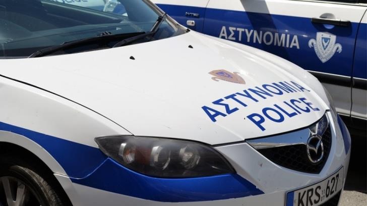 Συναγερμός στη Λάρνακα: Άντρας κρατάει μαχαίρι και απειλεί δύο γυναίκες