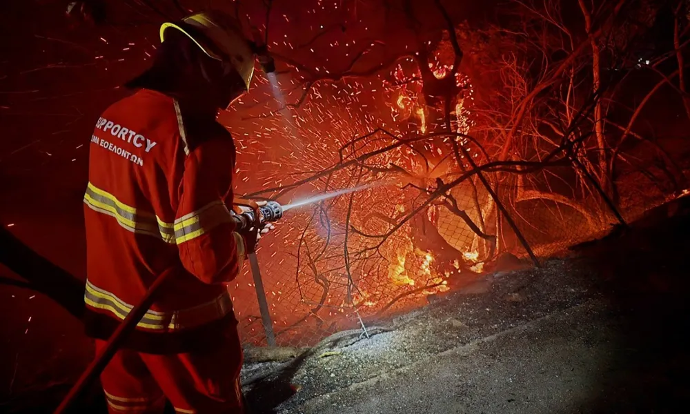Βουλή: Υπερψηφίστηκε νόμος για ρύθμιση ομάδων εξειδικευμένων εθελοντών