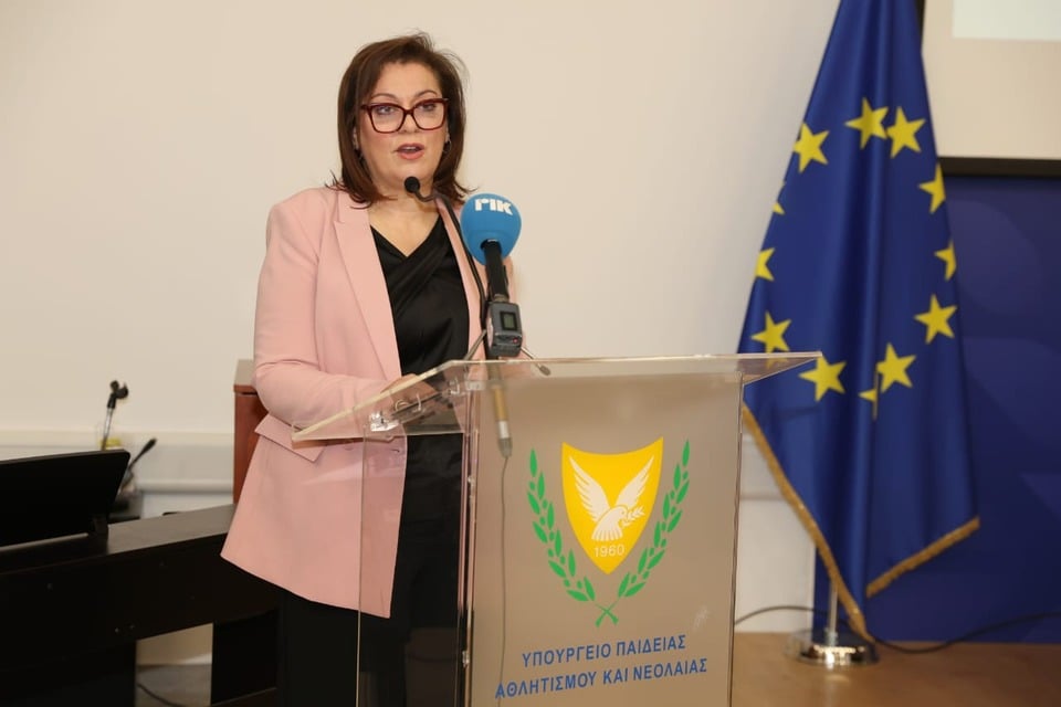 &Mu;&iota;&chi;&alpha;&eta;&lambda;ί&delta;&omicron;&upsilon;: &Eta; &epsilon;&pi;έ&nu;&delta;&upsilon;&sigma;&eta; &sigma;&tau;&omicron;&nu; &alpha;&theta;&lambda;&eta;&tau;&iota;&sigma;&mu;ό &epsilon;ί&nu;&alpha;&iota; &epsilon;&pi;έ&nu;&delta;&upsilon;&sigma;&eta; &sigma;&tau;&eta;&nu; &kappa;&omicron;&iota;&nu;&omega;&nu;ί&alpha;