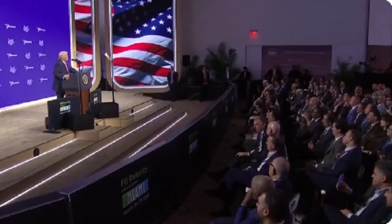 Tραμπ: Ευχαριστίες σε Σαουδική Αραβία και Εμιράτα-Καταδίκη στο ΝΑΤΟ