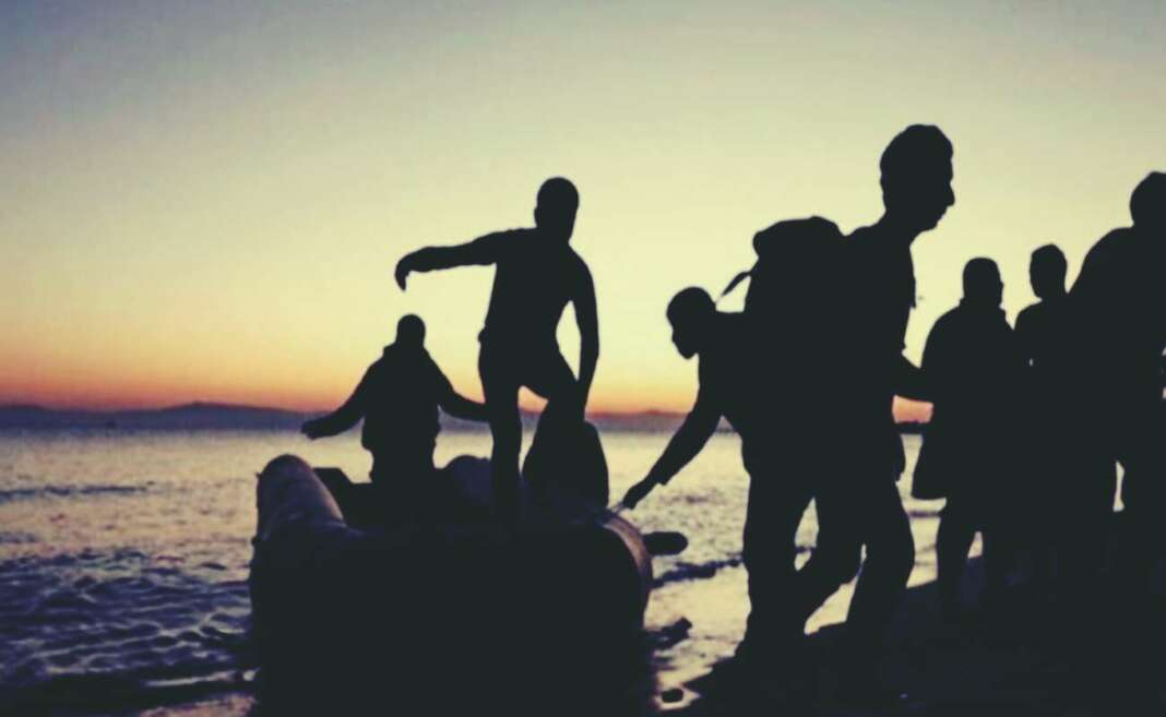 Νεκροί 22 μετανάστες ανοιχτά της Ελλάδας μετά από έξι ημέρες στη θάλασσα