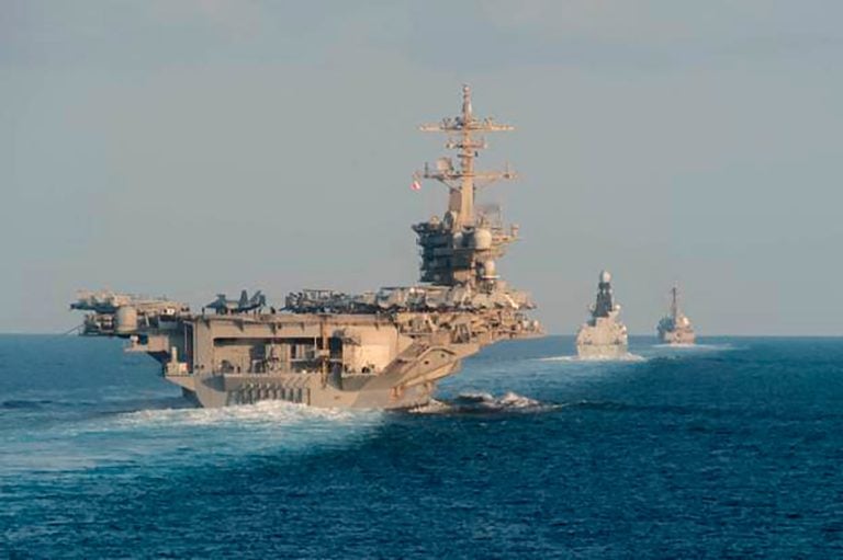 Το Ιράν απειλεί να πλήξει το αεροπλανοφόρο USS Abraham Lincoln