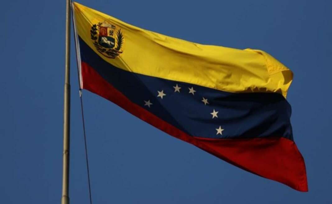 &Beta;&epsilon;&nu;&epsilon;&zeta;&omicron;&upsilon;έ&lambda;&alpha;: &Eta; &alpha;&mu;&epsilon;&rho;&iota;&kappa;&alpha;&nu;&iota;&kappa;ή &pi;&rho;&epsilon;&sigma;&beta;&epsilon;ί&alpha; &epsilon;&pi;&alpha;&nu;&alpha;&lambda;&epsilon;&iota;&tau;&omicron;&upsilon;&rho;&gamma;&epsilon;ί &mu;&epsilon;&tau;ά &alpha;&pi;ό 7 &chi;&rho;ό&nu;&iota;&alpha; &delta;&iota;&alpha;&kappa;&omicron;&pi;ή&sigmaf;