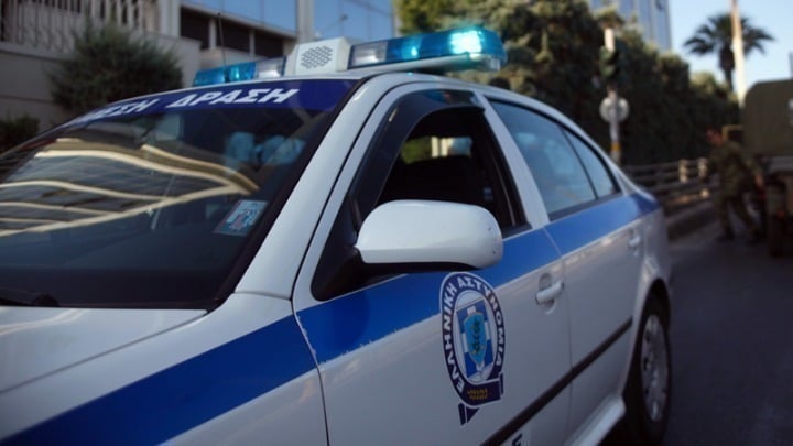 &Epsilon;&lambda;&lambda;ά&delta;&alpha;: Ά&phi;&eta;&sigma;&alpha;&nu; 4&chi;&rho;&omicron;&nu;&omicron; &pi;&alpha;&iota;&delta;ί &mu;ό&nu;&omicron; &tau;&omicron;&upsilon; &sigma;&tau;&omicron;&nu; &delta;&rho;ό&mu;&omicron; - &Sigma;&upsilon;&nu;&epsilon;&lambda;ή&phi;&theta;&eta;&sigma;&alpha;&nu; &omicron;&iota; &gamma;&omicron;&nu;&epsilon;ί&sigmaf; &tau;&omicron;&upsilon;