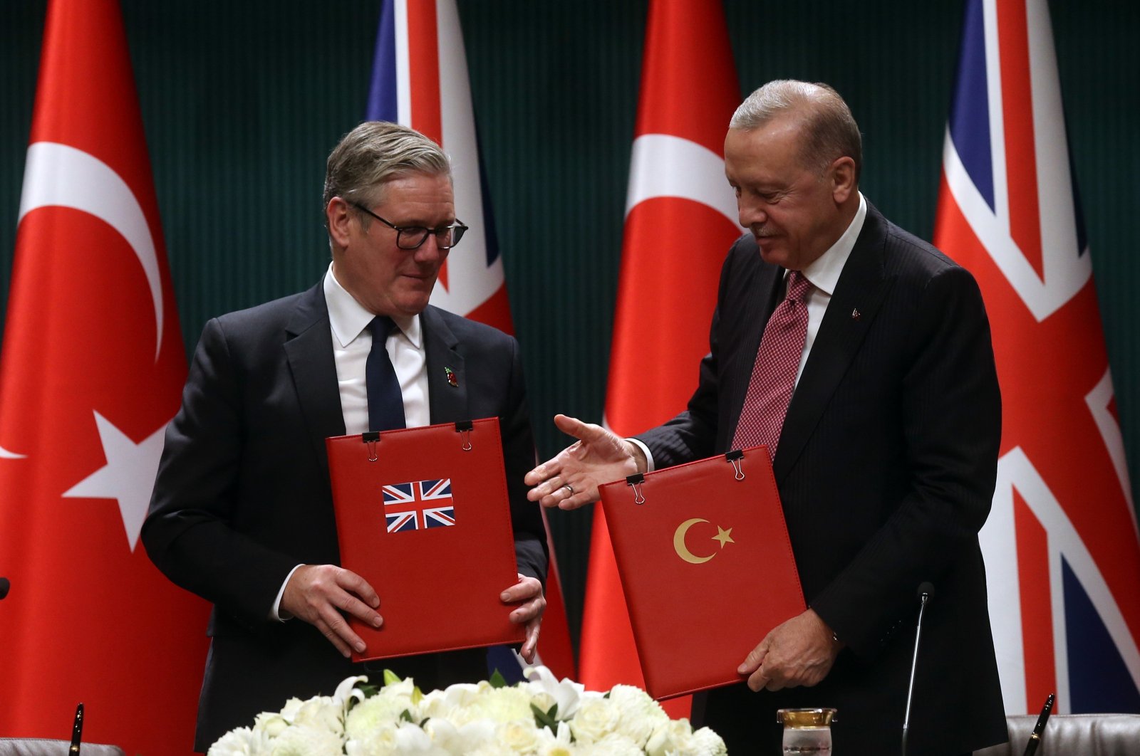 &Epsilon;.&Omicron;. &Kappa;&upsilon;&pi;&rho;ί&omega;&nu;: &Theta;έ&tau;&epsilon;&iota; &theta;έ&mu;&alpha; &epsilon;&nu;&alpha;&rho;&mu;ό&nu;&iota;&sigma;&eta;&sigmaf; &Eta;&Beta; &mu;&epsilon; &delta;&iota;&epsilon;&theta;&nu;&epsilon;ί&sigmaf; &upsilon;&pi;&omicron;&chi;&rho;&epsilon;ώ&sigma;&epsilon;&iota;&sigmaf; &pi;&rho;&omicron;&sigmaf; &Kappa;ύ&pi;&rho;&omicron;