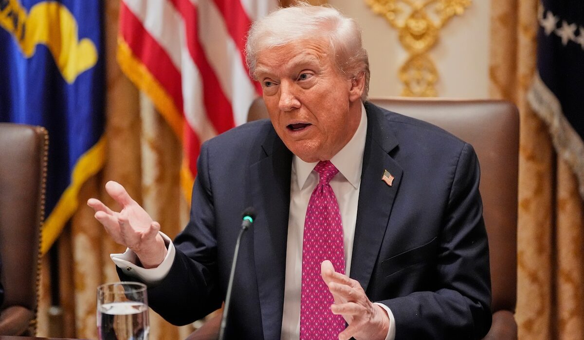 &Tau;&rho;&alpha;&mu;&pi;: &Omicron; &pi;ό&lambda;&epsilon;&mu;&omicron;&sigmaf; &epsilon;&nu;&alpha;&nu;&tau;ί&omicron;&nu; &tau;&omicron;&upsilon; &Iota;&rho;ά&nu; &theta;&alpha; &tau;&epsilon;&lambda;&epsilon;&iota;ώ&sigma;&epsilon;&iota; &laquo;&pi;&omicron;&lambda;ύ &sigma;ύ&nu;&tau;&omicron;&mu;&alpha;&raquo;