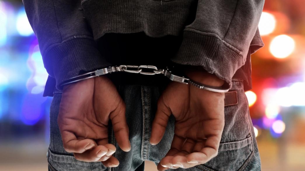 &Mu;&pi;&alpha;&rho;ά&zeta; &sigma;&upsilon;&lambda;&lambda;ή&psi;&epsilon;&omega;&nu; &Alpha;&sigma;&tau;&upsilon;&nu;&omicron;&mu;ί&alpha;&sigmaf;: &Chi;&epsilon;&iota;&rho;&omicron;&pi;έ&delta;&epsilon;&sigmaf; &sigma;&epsilon; 12 &pi;&rho;ό&sigma;&omega;&pi;&alpha; &gamma;&iota;&alpha; &sigma;&omega;&rho;&epsilon;ί&alpha; &alpha;&delta;&iota;&kappa;&eta;&mu;ά&tau;&omega;&nu;