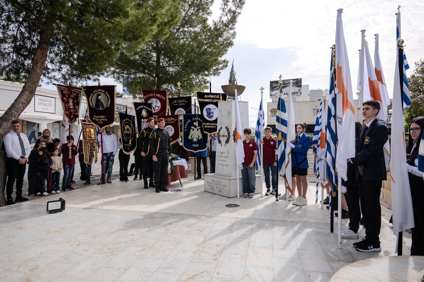 &Delta;ή&mu;&omicron;&sigmaf; &Pi;&alpha;&rho;&alpha;&lambda;&iota;&mu;&nu;ί&omicron;&upsilon;-&Delta;&epsilon;&rho;ύ&nu;&epsilon;&iota;&alpha;&sigmaf;: &Kappa;&omicron;&rho;&upsilon;&phi;ώ&theta;&eta;&kappa;&alpha;&nu; &omicron;&iota; &epsilon;&omicron;&rho;&tau;&alpha;&sigma;&mu;&omicron;ί &gamma;&iota;&alpha; &epsilon;&pi;έ&tau;&epsilon;&iota;&omicron; 1&eta;&sigmaf; &Alpha;&pi;&rho;&iota;&lambda;ί&omicron;&upsilon;
