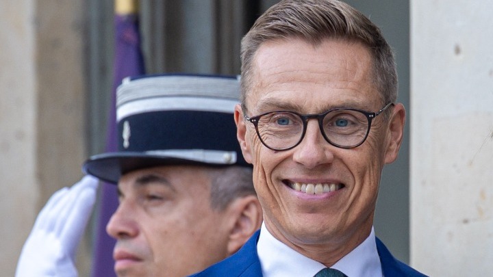 &Phi;&iota;&nu;&lambda;&alpha;&nu;&delta;ί&alpha;: &Omicron; &Sigma;&tau;&omicron;&upsilon;&mu;&pi; &epsilon;ί&pi;&epsilon; &sigma;&epsilon; &Tau;&rho;&alpha;&mu;&pi; &pi;&omega;&sigmaf; &delta;&iota;&alpha;&mu;&omicron;&rho;&phi;ώ&nu;&epsilon;&tau;&alpha;&iota; έ&nu;&alpha; &laquo;&pi;&iota;&omicron; &epsilon;&upsilon;&rho;&omega;&pi;&alpha;ϊ&kappa;ό&raquo; &Nu;&Alpha;&Tau;&Omicron;