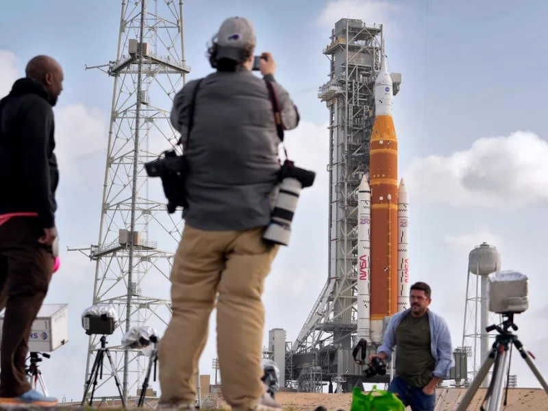 NASA: &Epsilon;&pi;&iota;&beta;&iota;&beta;ά&zeta;&epsilon;&tau;&alpha;&iota; &tau;&omicron; &pi;&lambda;ή&rho;&omega;&mu;&alpha; - &Zeta;&omega;&nu;&tau;&alpha;&nu;ά &eta; &epsilon;&kappa;&tau;ό&xi;&epsilon;&upsilon;&sigma;&eta; &pi;&rho;&omicron;&sigmaf; &tau;&eta; &Sigma;&epsilon;&lambda;ή&nu;&eta; (&Beta;&Iota;&Nu;&Tau;&Epsilon;&Omicron;)