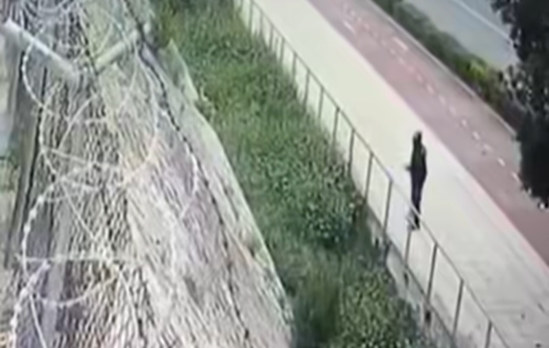 &Beta;&Iota;&Nu;&Tau;&Epsilon;&Omicron;: &Eta; &sigma;&tau;&iota;&gamma;&mu;ή &pi;&omicron;&upsilon; ά&gamma;&nu;&omega;&sigma;&tau;&omicron;&sigmaf; &rho;ί&chi;&nu;&epsilon;&iota; &kappa;&rho;&omicron;&tau;ί&delta;&epsilon;&sigmaf; &pi;&rho;&omicron;&sigmaf; &tau;&alpha; &kappa;&alpha;&tau;&epsilon;&chi;ό&mu;&epsilon;&nu;&alpha;