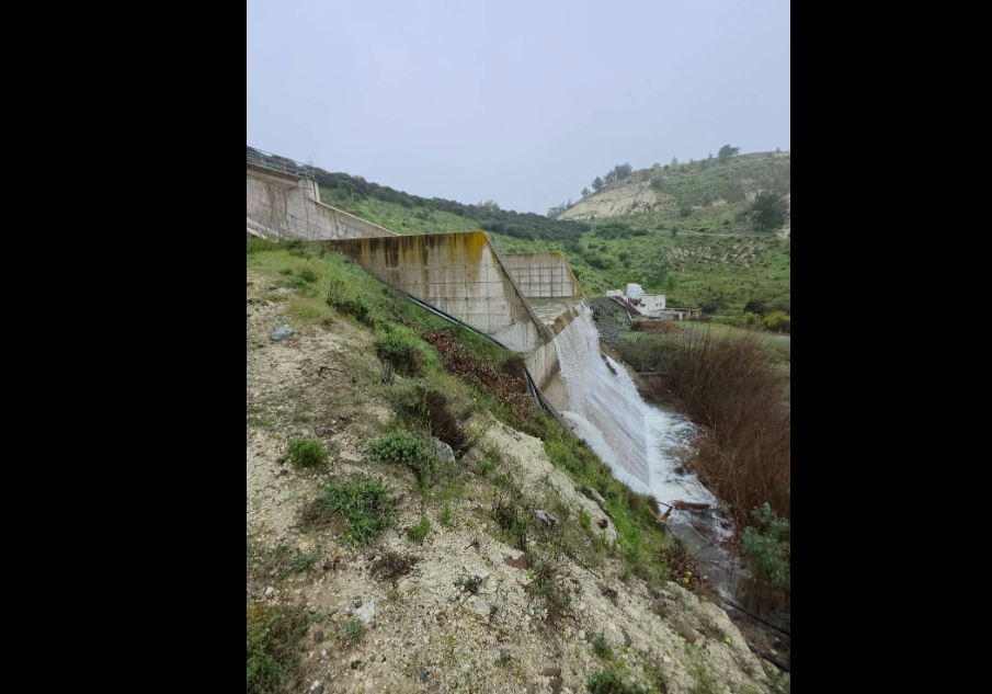 Βροχές «χρυσάφι»: Υπερχείλισε και το φράγμα Ταμασσού (ΦΩΤΟ-ΒΙΝΤΕΟ)
