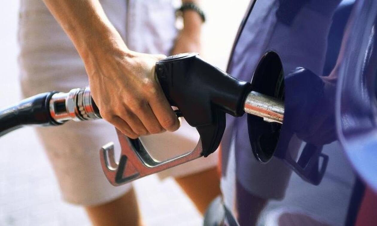 Βουλή: Ψήφισε μείωση φόρου στα καύσιμα - Ζητά ελέγχους για αισχροκέρδεια