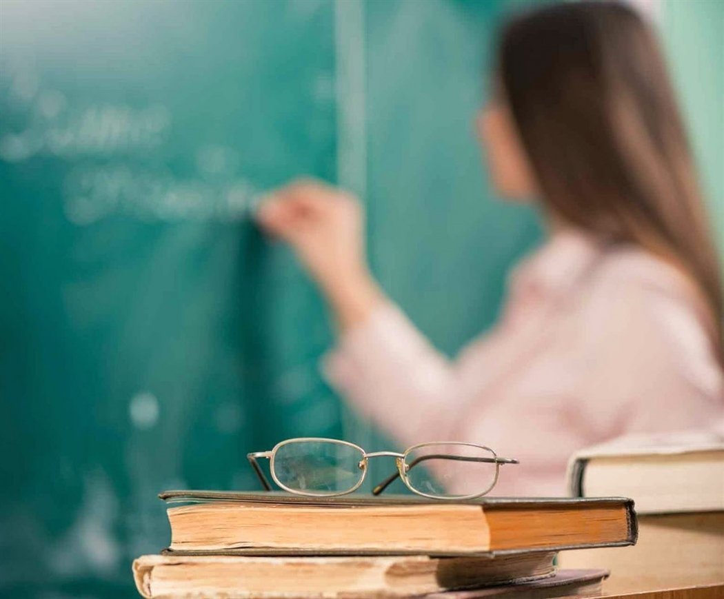 Βουλή: Τέλος απολύσεων για εκπαιδευτικούς αορίστου χρόνου