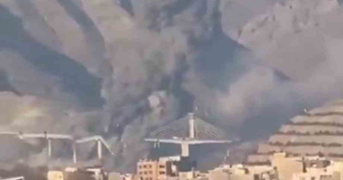 ΒΙΝΤΕΟ: Οκτώ νεκροί και 95 τραυματίες σε βομβαρδισμό γέφυρας στην Τεχεράνη