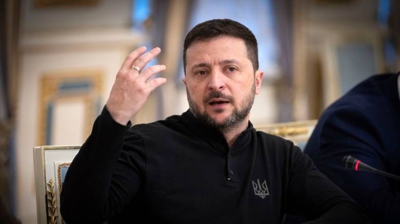 &Beta;&alpha;&tau;&iota;&kappa;&alpha;&nu;ό: &Omicron; &pi;ά&pi;&alpha;&sigmaf; &epsilon;&pi;&iota;&kappa;&omicron;&iota;&nu;ώ&nu;&eta;&sigma;&epsilon; &mu;&epsilon; &tau;&omicron;&nu; &Chi;έ&rho;&tau;&sigma;&omicron;&gamma;&kappa; &kappa;&alpha;&iota; &tau;&omicron;&nu; &Zeta;&epsilon;&lambda;έ&nu;&sigma;&kappa;&iota;