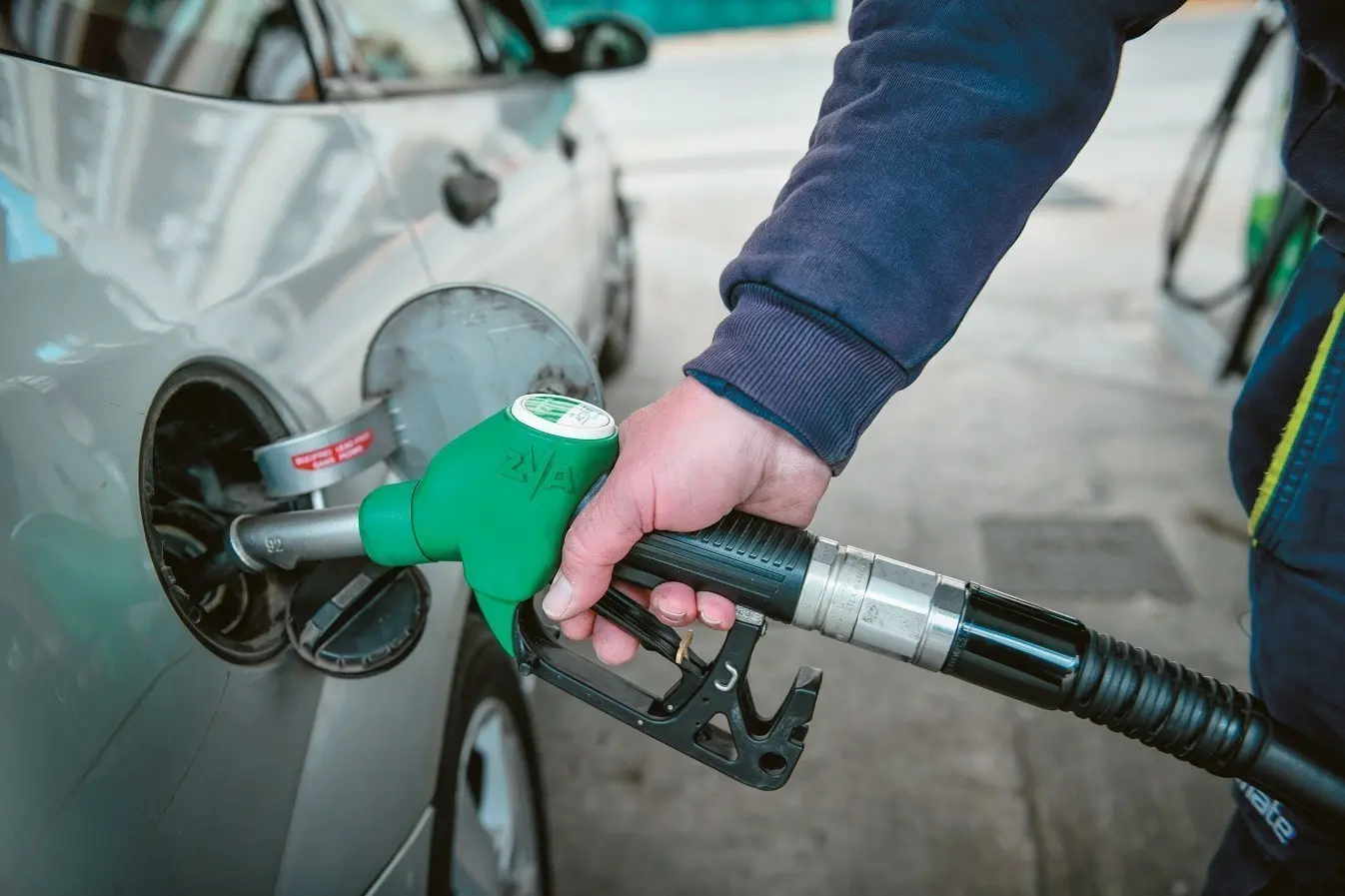 &Nu;έ&epsilon;&sigmaf; &alpha;&upsilon;&xi;ή&sigma;&epsilon;&iota;&sigmaf; &pi;&rho;&iota;&nu; &tau;&iota;&sigmaf; &mu;&epsilon;&iota;ώ&sigma;&epsilon;&iota;&sigmaf; &tau;&alpha; &mu;&epsilon;&sigma;ά&nu;&upsilon;&chi;&tau;&alpha; &ndash; Έ&beta;&alpha;&lambda;&epsilon; ά&lambda;&lambda;&alpha; &pi;έ&nu;&tau;&epsilon; &sigma;&epsilon;&nu;&tau; &tau;&omicron; &nu;&tau;ί&zeta;&epsilon;&lambda;