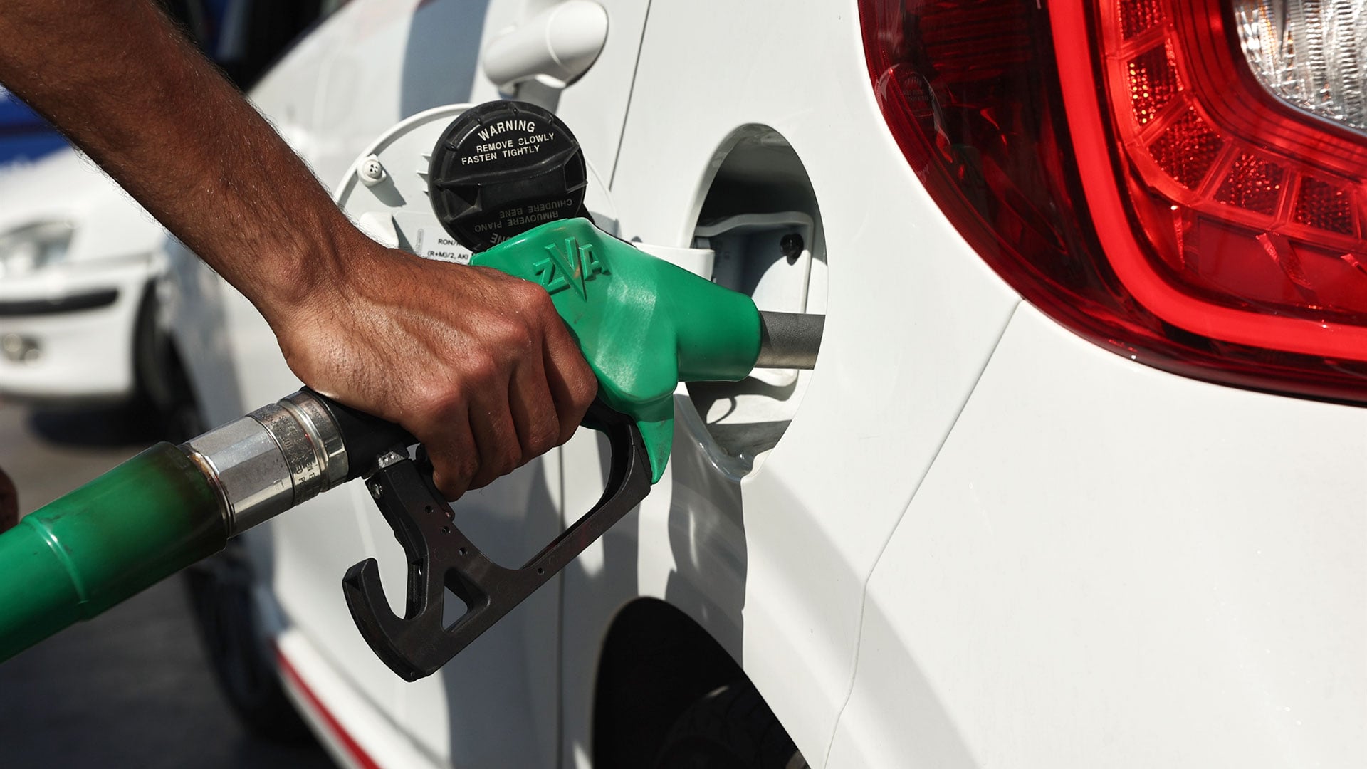 Καύσιμα: Μικρότερη η μείωση στην τιμή λόγω συνεχών αυξήσεων