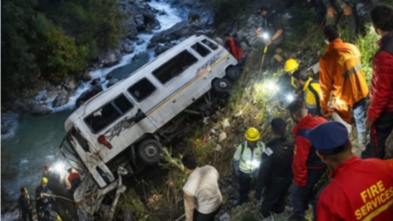 &Tau;&omicron;&upsilon;&lambda;ά&chi;&iota;&sigma;&tau;&omicron;&nu; 4 &nu;&epsilon;&kappa;&rho;&omicron;ί &epsilon;&xi;&alpha;&iota;&tau;ί&alpha;&sigmaf; &pi;&tau;ώ&sigma;&eta;&sigmaf; &lambda;&epsilon;&omega;&phi;&omicron;&rho;&epsilon;ί&omicron;&upsilon; &sigma;&epsilon; &gamma;&kappa;&rho;&epsilon;&mu;ό &sigma;&tau;&eta;&nu; &Iota;&nu;&delta;ί&alpha; (&Beta;&Iota;&Nu;&Tau;&Epsilon;&Omicron;)