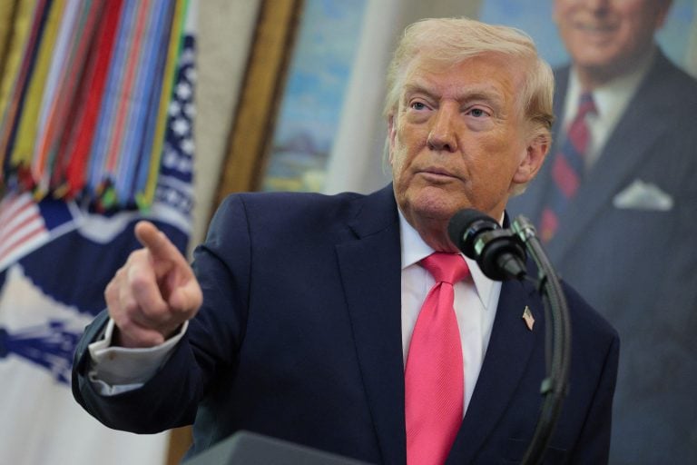 Τραμπ σε Ιράν: «Ανοίξτε τα Στενά του Ορμούζ αλλιώς θα ζήσετε στην κόλαση»