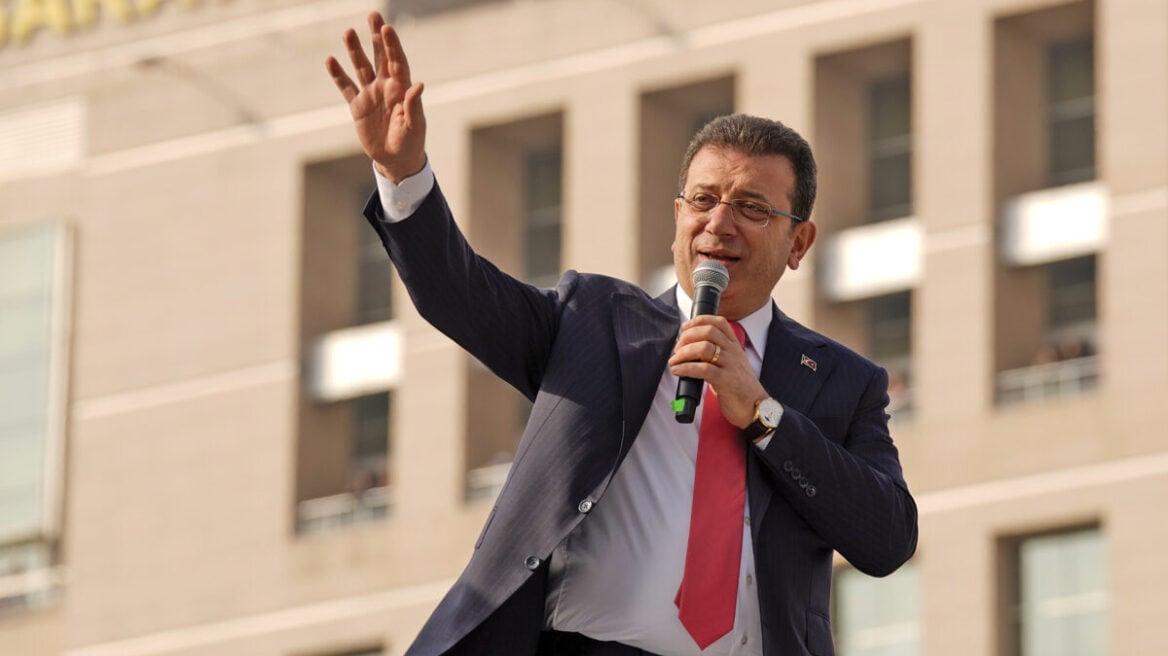 Πώς απαντά ο Ιμάμογλου σε νέες επικρίσεις ότι «παρήγγειλε άγαλμα του Μακάριου»