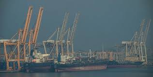 Επίθεση στο λιμάνι Χορ Φακάν στα ΗΑΕ – Τέσσερις τραυματίες