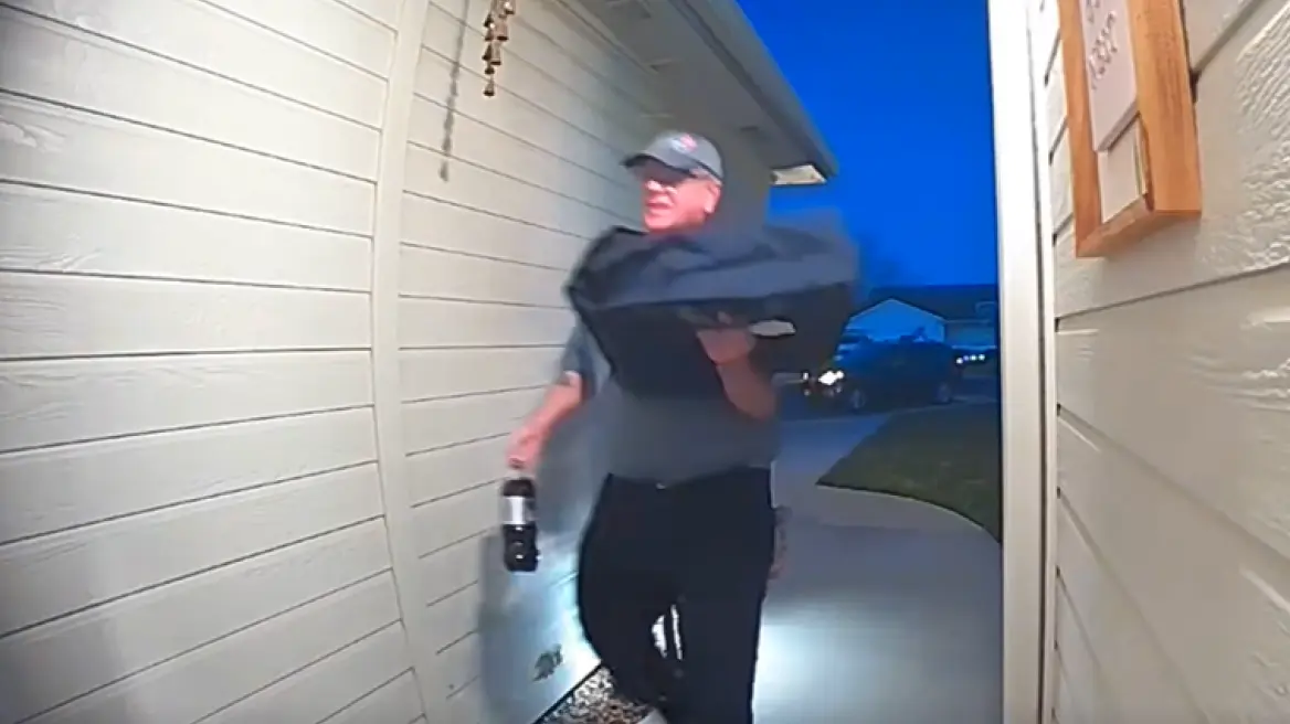 ΗΠΑ: Το φιλοδώρημα σε ντελιβερά που έγινε viral - Υπέρογκο το ποσό (ΒΙΝΤΕΟ)