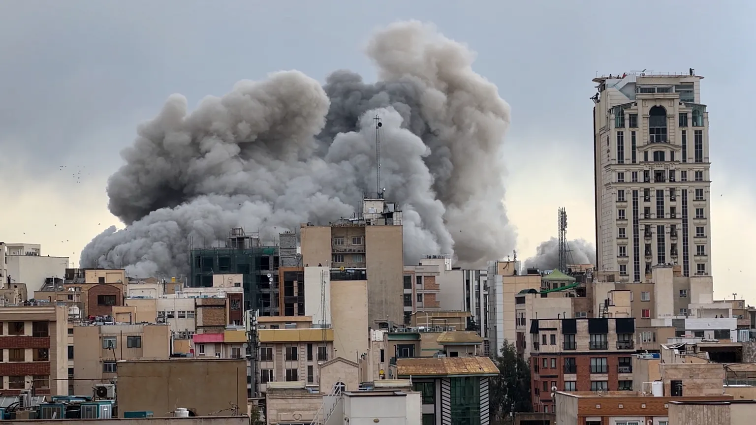 Ιράν σε Τραμπ: Η επίθεση σε πολιτικούς στόχους ισούται με «εγκλήματα πολέμου»