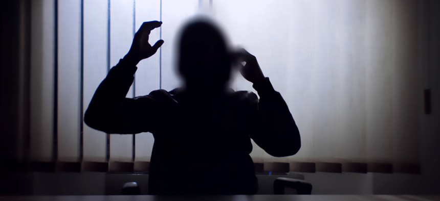 Mί&lambda;&eta;&sigma;&epsilon; &eta; &laquo;&Sigma;ά&nu;&tau;&upsilon;&raquo;:&Alpha;&mu;&phi;&iota;&sigma;&beta;&eta;&tau;&epsilon;ί &tau;&eta; &gamma;&nu;&eta;&sigma;&iota;ό&tau;&eta;&tau;&alpha; &tau;&omega;&nu; SMS - &Sigma;&kappa;&epsilon;&pi;&tau;&iota;&kappa;&iota;&sigma;&mu;ό&sigmaf; &alpha;&pi;ό &Alpha;&sigma;&tau;&upsilon;&nu;&omicron;&mu;ί&alpha;