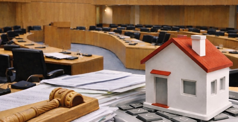 Σε εξέλιξη η συζήτηση για εκποιήσεις στην Ολομέλεια της Βουλής (Live εικόνα)