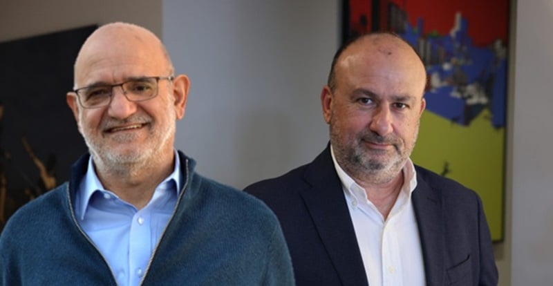 &Pi;&alpha;&pi;&alpha;&delta;ά&kappa;&eta;&sigmaf;: 12 &epsilon;&nu;&tau;ά&lambda;&mu;&alpha;&tau;&alpha; &gamma;&iota;&alpha; &tau;&eta;&nu; Ά&nu;&nu;&upsilon; &Alpha;&lambda;&epsilon;&xi;&omicron;ύ&iota;, &gamma;&iota;&alpha;&tau;ί ό&chi;&iota; &gamma;&iota;&alpha; &Delta;&rho;&omicron;&upsilon;&sigma;&iota;ώ&tau;&eta;- &Kappa;&lambda;&eta;&rho;ί&delta;&eta;