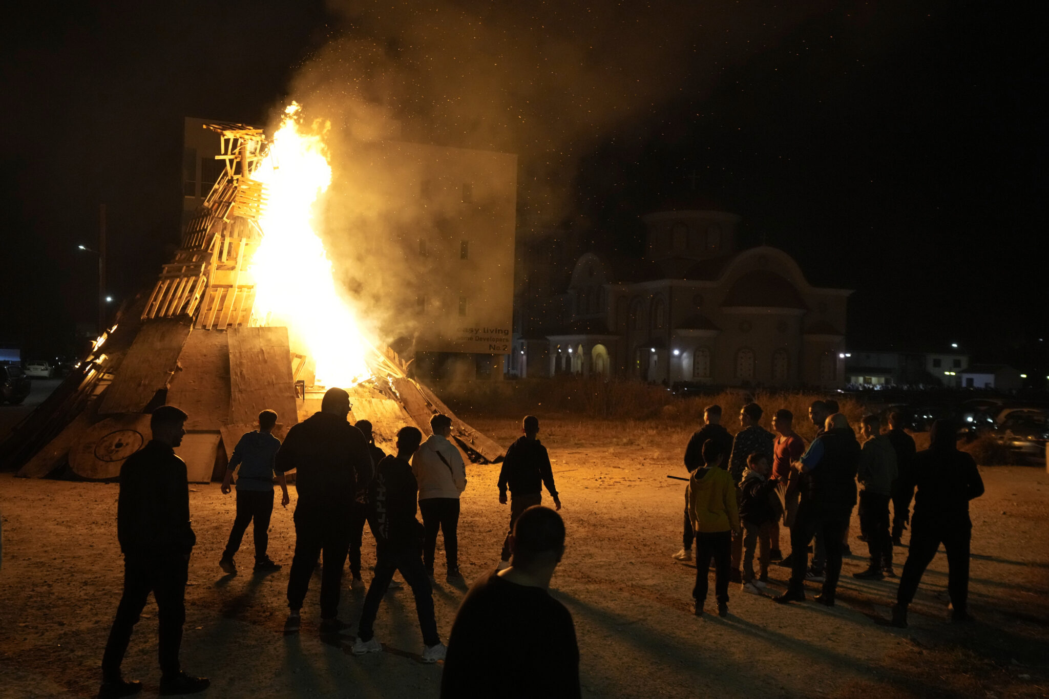 &laquo;&Xi;&eta;&lambda;ώ&nu;&omicron;&upsilon;&nu;&raquo; &lambda;&alpha;&mu;&pi;&rho;&alpha;&tau;&zeta;&iota;έ&sigmaf; &pi;&rho;&iota;&nu; &alpha;&nu;ά&psi;&omicron;&upsilon;&nu;- &Alpha;&upsilon;&xi;&eta;&mu;έ&nu;&epsilon;&sigmaf; &pi;&epsilon;&rho;&iota;&pi;&omicron;&lambda;ί&epsilon;&sigmaf; &pi;&alpha;&gamma;&kappa;ύ&pi;&rho;&iota;&alpha;