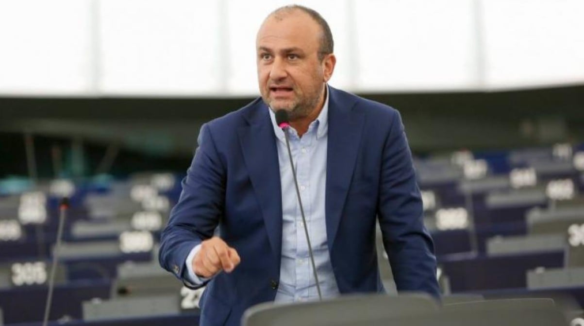 &Pi;&alpha;&pi;&alpha;&delta;ά&kappa;&eta;&sigmaf;:&laquo;&Tau;&omicron; &sigma;&eta;&mu;&alpha;&nu;&tau;&iota;&kappa;ό &epsilon;ί&nu;&alpha;&iota; &nu;&alpha; &alpha;&pi;&omicron;&delta;&epsilon;&iota;&chi;&theta;&epsilon;ί &pi;&omicron;&iota;&omicron;&sigmaf; έ&sigma;&tau;&eta;&sigma;&epsilon; ό&lambda;&eta; &alpha;&upsilon;&tau;ή &tau;&eta; &phi;ά&mu;&pi;&rho;&iota;&kappa;&alpha;&raquo;